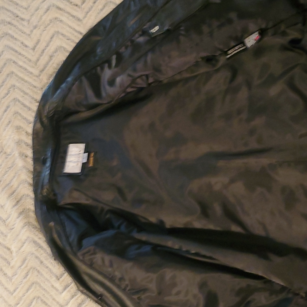Leather jacket - Picture 3 of 4